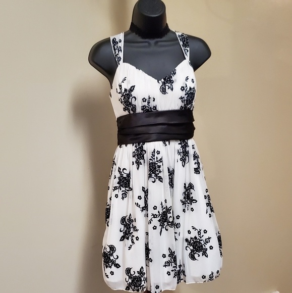 💖NWOT💖 Trixie B&W Junior Dress - Picture 1 of 8